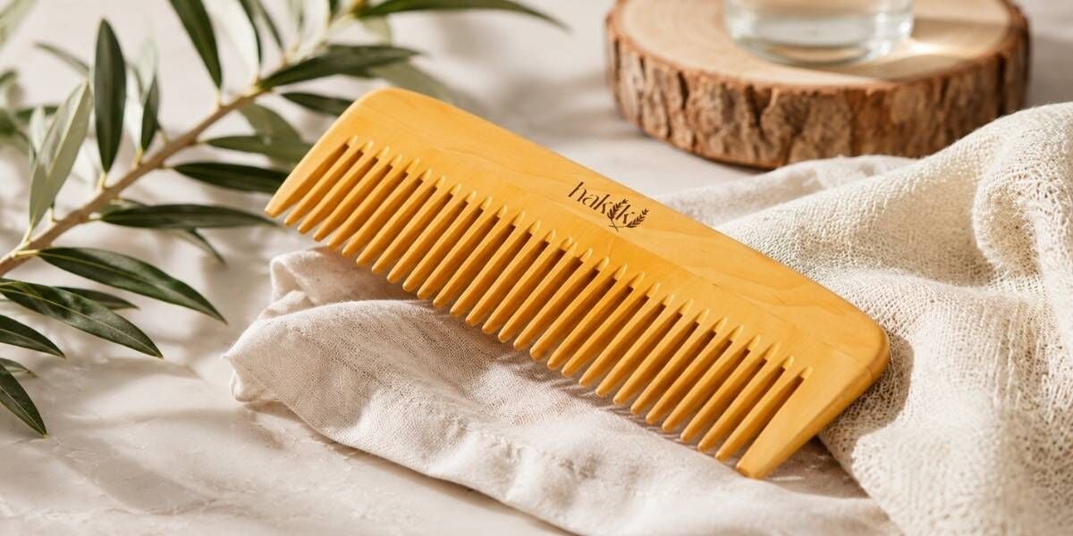 Saç Dökülmesine Hangi Tarak İyi Gelir? Şimşir Tarak ile Plastik Tarak Arasındaki Fark