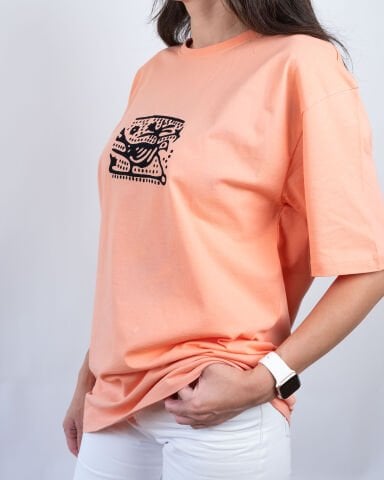 Keklik Desenli Oversize Taş Baskı Tişört (Yavruağzı) – %100 Ege Pamuğu