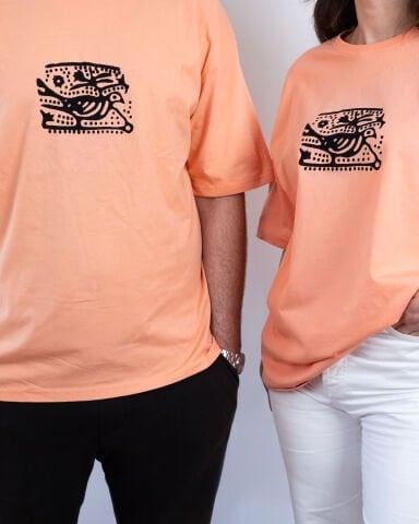 Keklik Desenli Oversize Taş Baskı Tişört (Yavruağzı) – %100 Ege Pamuğu