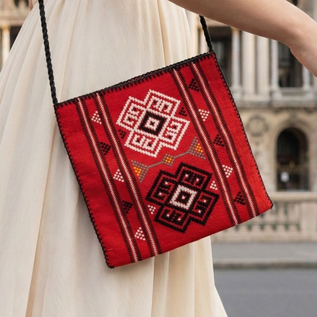 Karacakılavuz Dimi Dokuması Koç Boynuzu Motifli Kırmızı Büyük Çanta 35 x 30 Cm