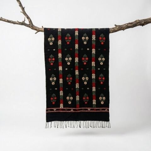 Üç Güller Motifli Siyah El Dokuma Kilim 130x68 Cm Geleneksel El İşçiliği