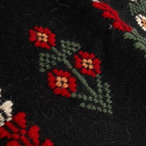 Üç Güller Motifli Siyah El Dokuma Kilim 130x68 Cm Geleneksel El İşçiliği