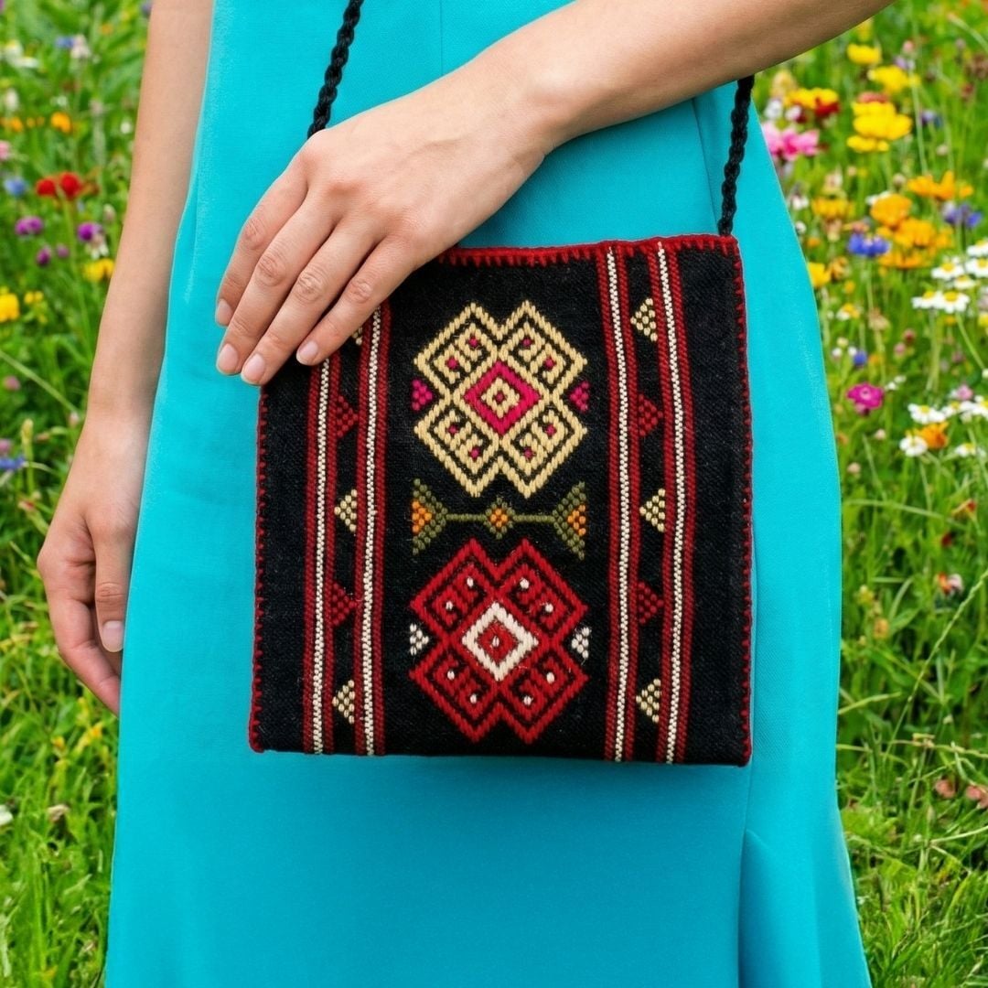 Karacakılavuz Dimi Dokuması Koç Boynuzu Motifli Siyah Büyük Çanta 35x30 Cm