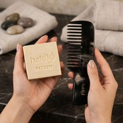 Saplı Kemik Tarak & Bıttım Sabunu Seti | Bıttım ve Yemeklik Zeytinyağı ile Doğal Saç ve Cilt Bakımı